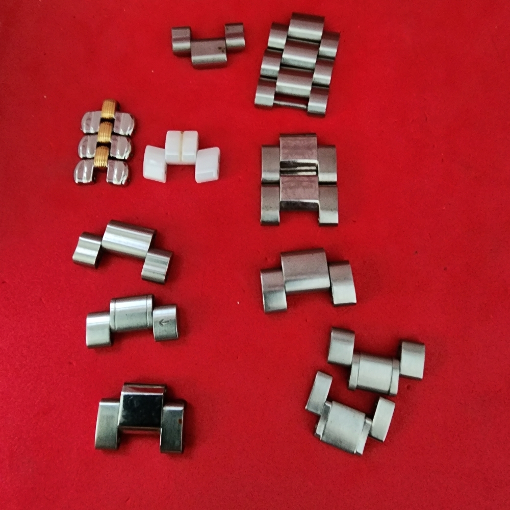 bundle of watch links